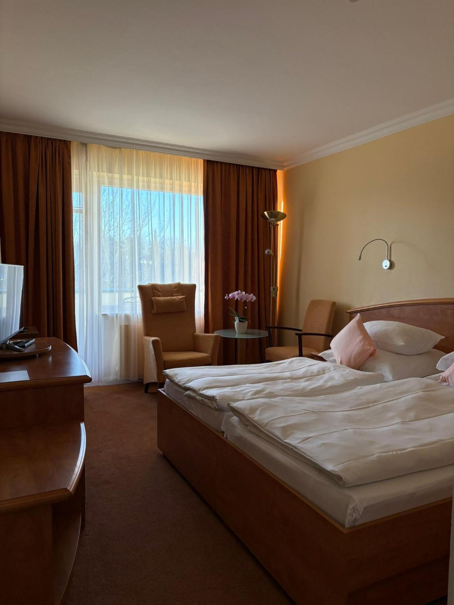 Hotel Kieferneck บัดบีเวนเซิน ภายนอก รูปภาพ